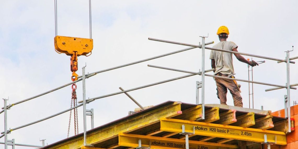 Gironde : Un ouvrier meurt en chutant d’un immeuble en chantier, un autre grièvement blessé