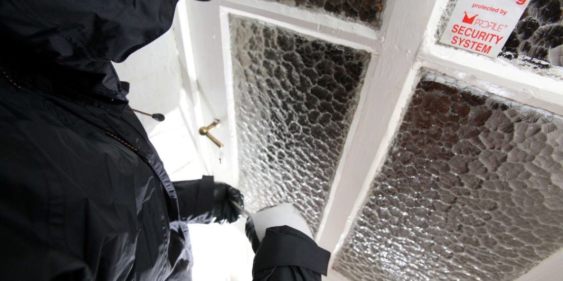 Moselle : Trois hommes jugés après le vol de 30.000 € de timbres