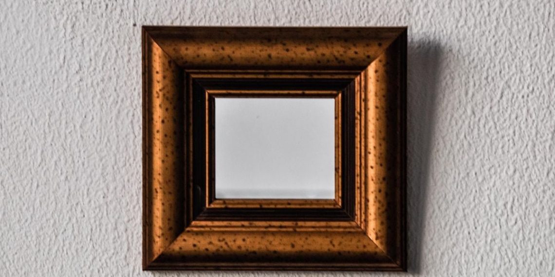 Taïwan : Il confond une œuvre d’art avec un miroir poussiéreux et la détruit en voulant la nettoyer