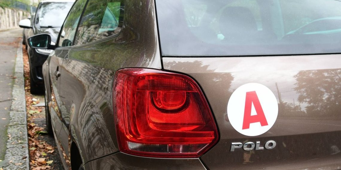 Indre-et-Loire : Tout juste titulaire du permis de conduire, elle défonce la vitrine d’un supermarché