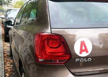 Indre-et-Loire : Tout juste titulaire du permis de conduire, elle défonce la vitrine d’un supermarché
