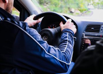 Ariège : Un jeune conducteur finit dans le fossé et revient chercher sa voiture le lendemain