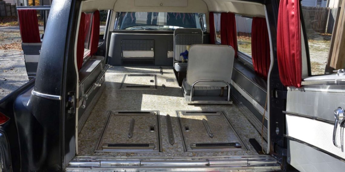 Loire : Des employés de pompes funèbres flashés en excès de vitesse avec un corbillard