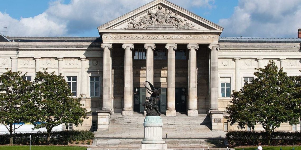 Deux-Sèvres : Un trentenaire brutalise sa conjointe sous les yeux de sa fille de 9 ans