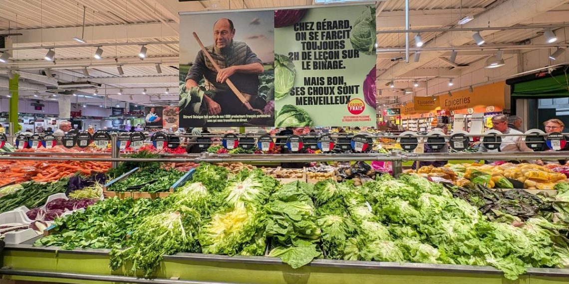 Isère : Une femme glisse une feuille de salade en faisant ses courses et attaque le supermarché en justice