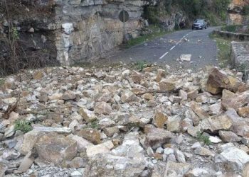 Vaucluse : Un énorme bloc de roche se décroche et tombe sur une route fréquentée