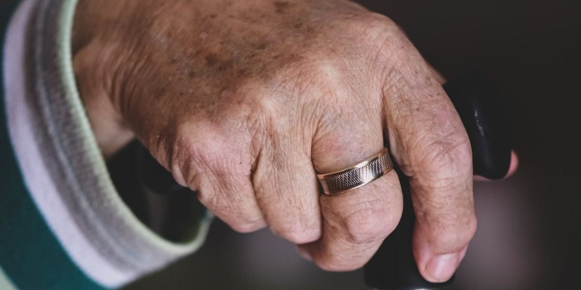 Val-d’Oise : « À une heure près, il était mort », un retraité sauvé grâce à la vigilance de ses voisins