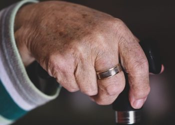 Val-d’Oise : « À une heure près, il était mort », un retraité sauvé grâce à la vigilance de ses voisins