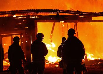 Aveyron : Une grange prend feu, les pompiers évitent un drame