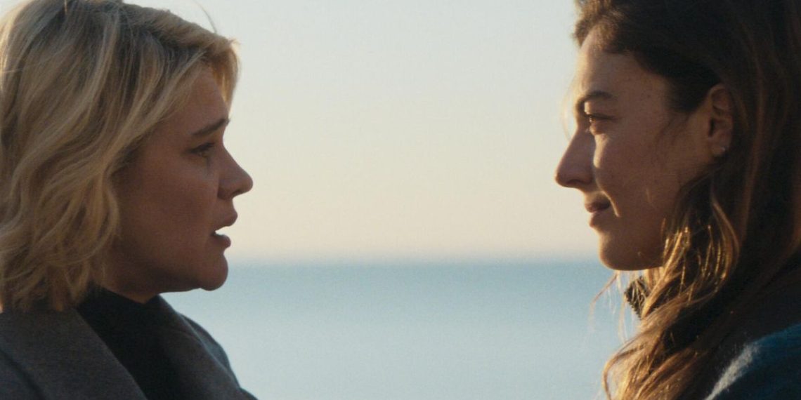 Comment la minisérie « Désenchantées » navigue habilement entre le présent et les années 1990 ?