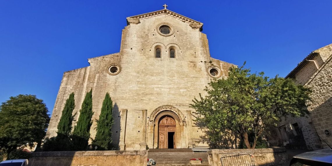Vaucluse : Un retraité tombe sur une crypte cachée sous l’église du village