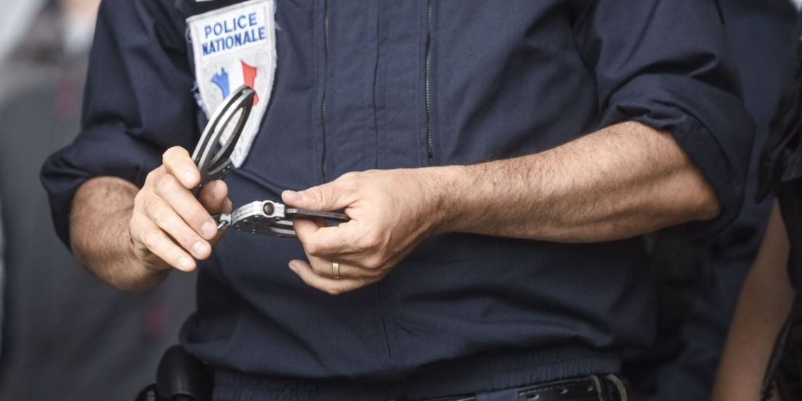 Bijoux, or, armes… De faux policiers interpellés pour avoir volé l’équivalent de 830.000 euros