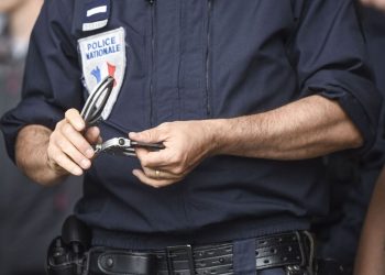 Bijoux, or, armes… De faux policiers interpellés pour avoir volé l’équivalent de 830.000 euros