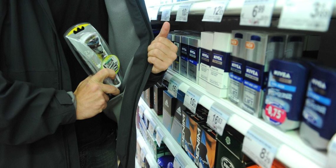 Aveyron : Un sans-abri écroué après le vol de 2.500 euros de lames de rasoir