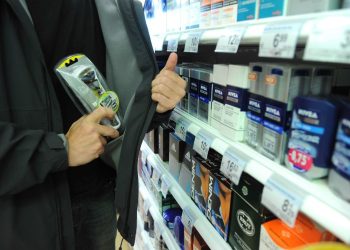 Aveyron : Un sans-abri écroué après le vol de 2.500 euros de lames de rasoir