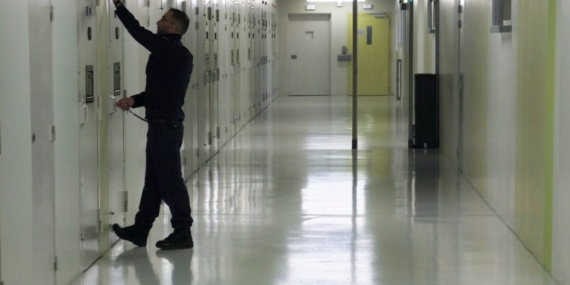 Fleury-Mérogis : Des armes, de la drogue et des téléphones retrouvés dans plusieurs cellules