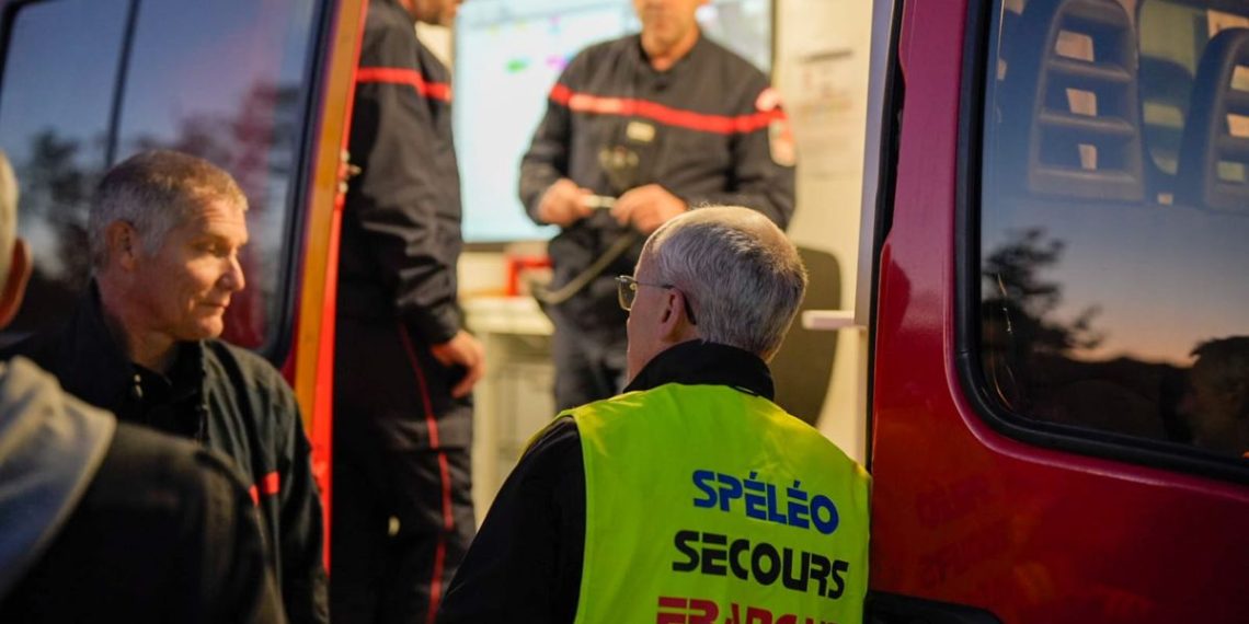 Var : Les secours réussissent à sauver un spéléologue coincé dans une cavité étroite