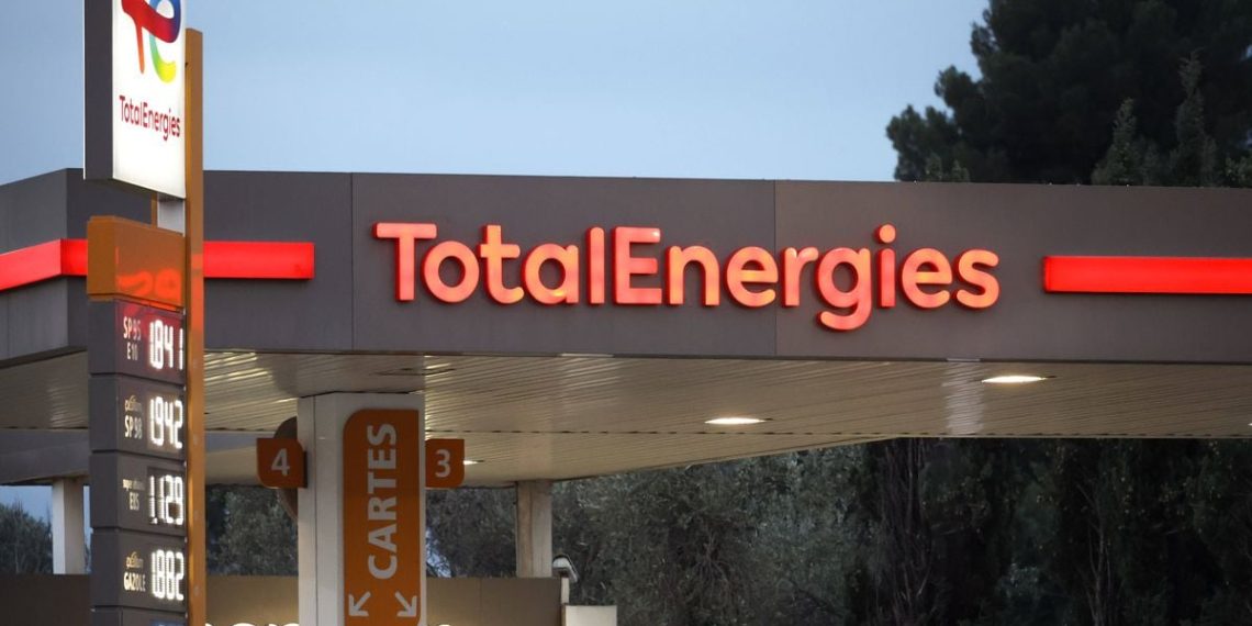 Hauts-de-Seine : Une conductrice perd le contrôle et fonce dans la vitrine d’une station-service