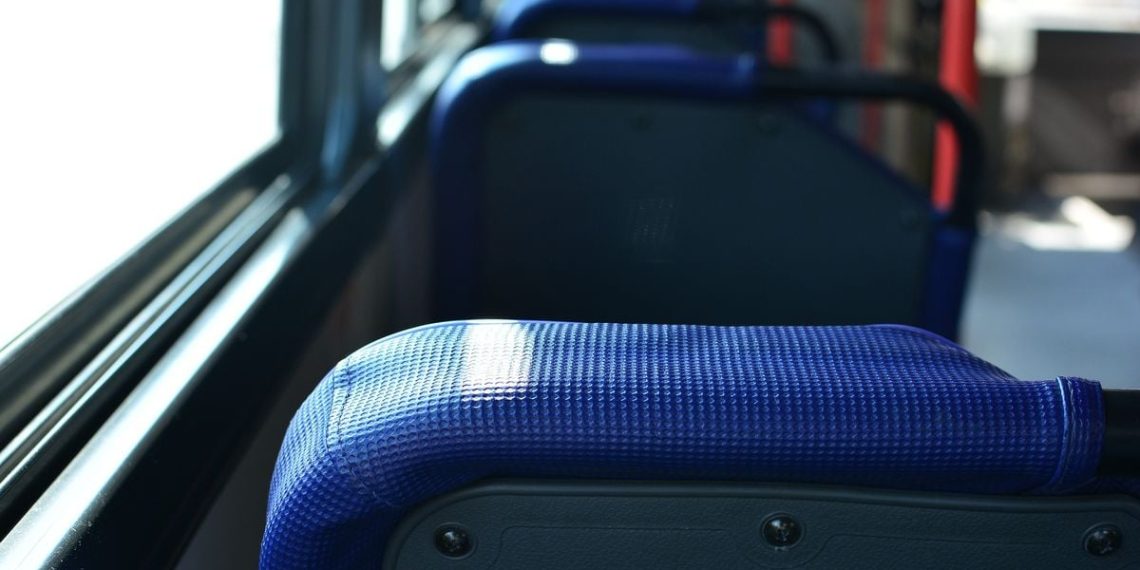 Belgique : Il poignarde un passager du bus parce qu’il veut être « seul sur sa banquette »