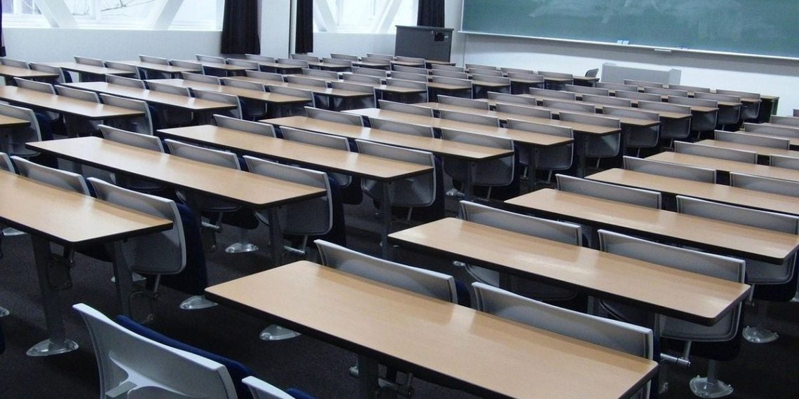 Trois adolescents empoisonnés au sulfate de cuivre après un cours de science en Angleterre