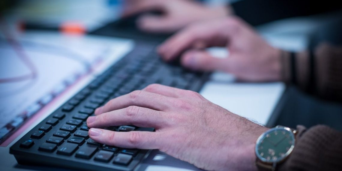 Victime d’une escroquerie en ligne, un homme « humilié » met fin à ses jours