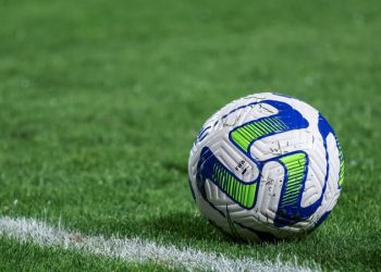 Une clé de voiture plantée dans le front: un footballeur argentin hospitalisé d’urgence après une violente agression