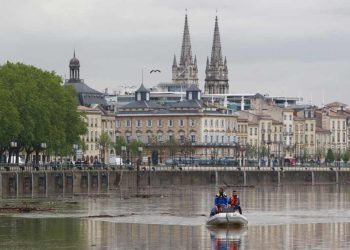 Commémorations du 11-Novembre : à Bordeaux, la population rassemblée autour du souvenir des soldats tombés pour la France