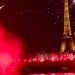 «On est chez nous» : des supporters marocains tirent un feu d’artifice sauvage près de la Tour Eiffel