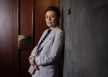 «C’est comme ça» : Florence Muller, une comédienne follement talentueuse à La Pépinière Théâtre