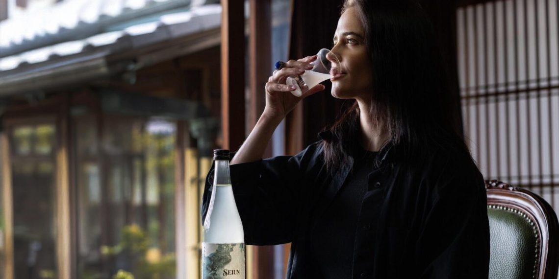 «Je suis fascinée depuis longtemps par le Japon» : Eva Green dévoile son saké artisanal, Seiun
