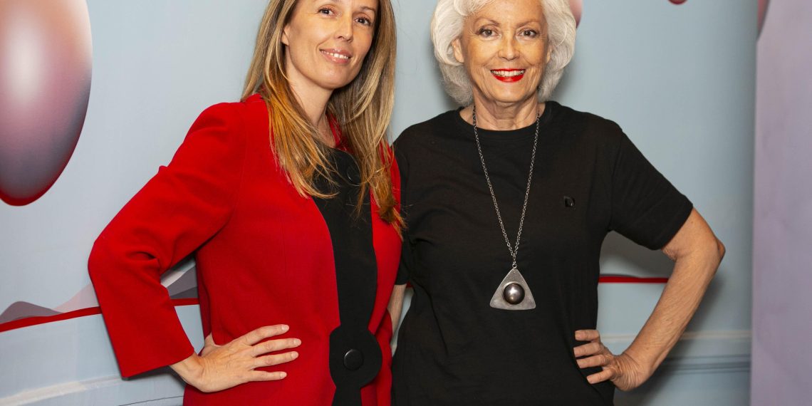 «Au secours Marie !» : Amandine Cornette de Saint Cyr raconte la maladie de sa mère dans un livre poignant