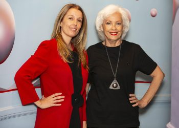 «Au secours Marie !» : Amandine Cornette de Saint Cyr raconte la maladie de sa mère dans un livre poignant