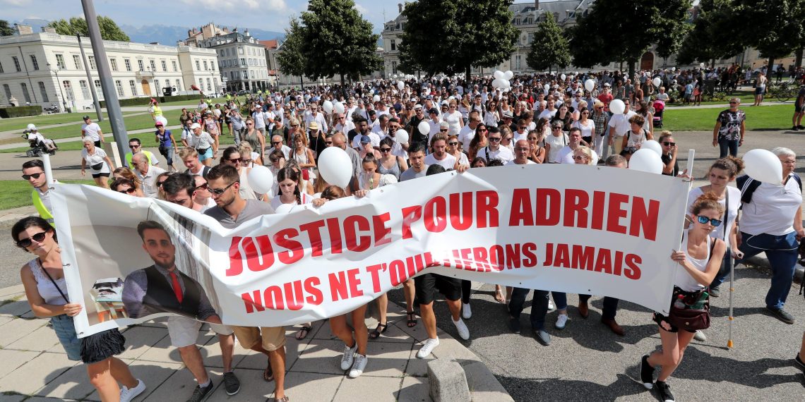 «Mon fils est-il un peu moins mort ?» : la colère d’une mère face à la justice