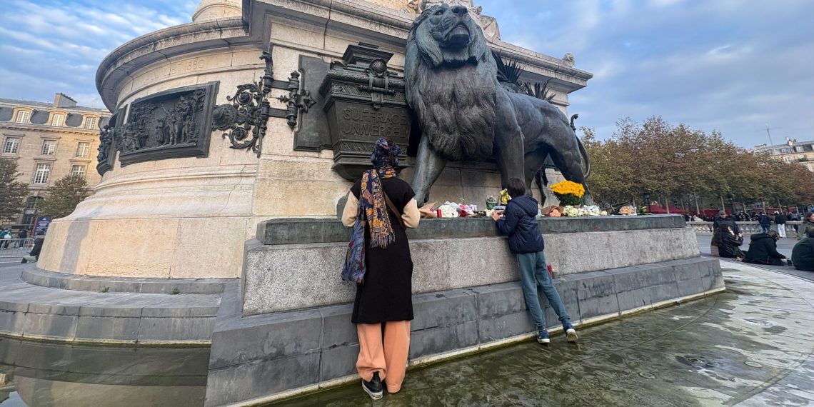 «Rien ne nous arrêtera, encore moins la peur» : sur la place de la République, Paris rend hommage aux victimes des attentats du 13-Novembre