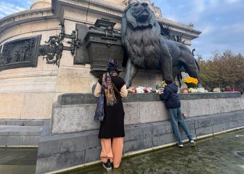 «Rien ne nous arrêtera, encore moins la peur» : sur la place de la République, Paris rend hommage aux victimes des attentats du 13-Novembre
