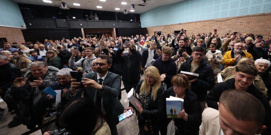 À Joigny, ces Français venus acclamer Jordan Bardella et son livre