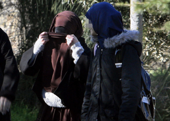 Port du voile chez les mineures : pourquoi son interdiction patine depuis des années