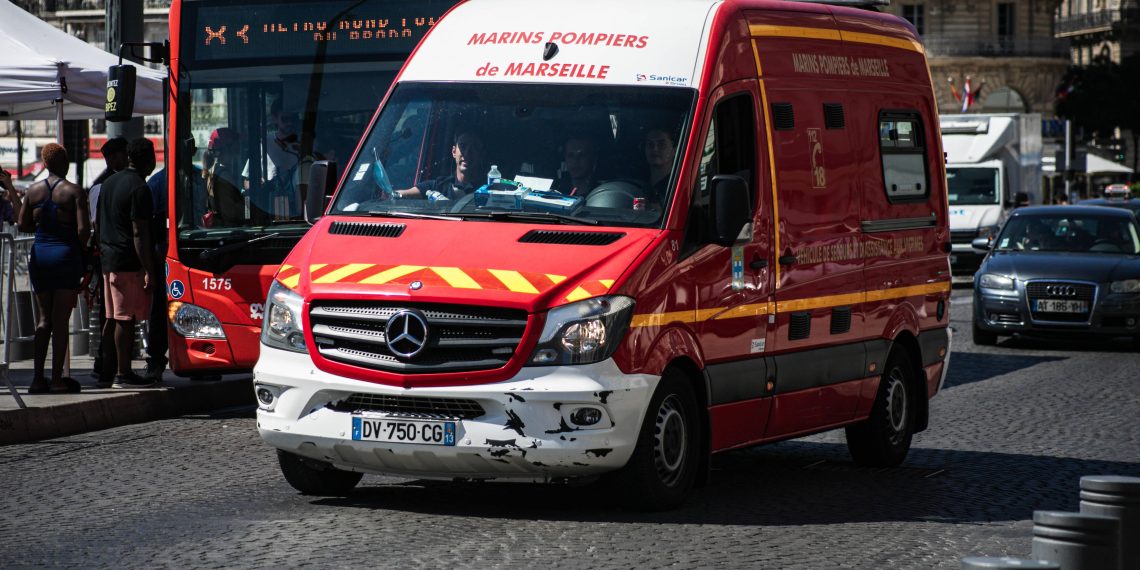 Vitrolles : un marin-pompier violemment agressé devant son domicile