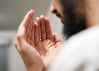 «L’heure est au sursaut républicain» : un jeune Français musulman appelle à agir contre l’islamisme