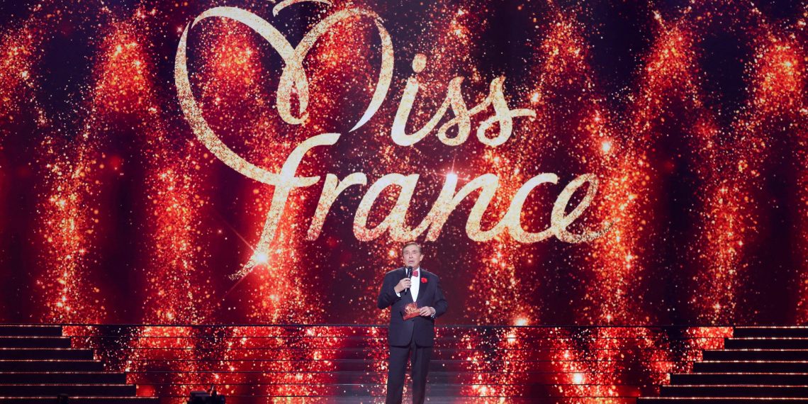 «Charme», «la température va monter»… Jean-Pierre Foucault contraint de changer de ton lors de l’élection de Miss France