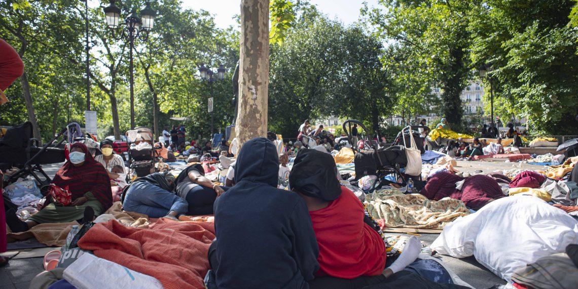 Paris : 300 migrants évacués de plusieurs camps et envoyés vers Bourges, Besançon et Toulouse