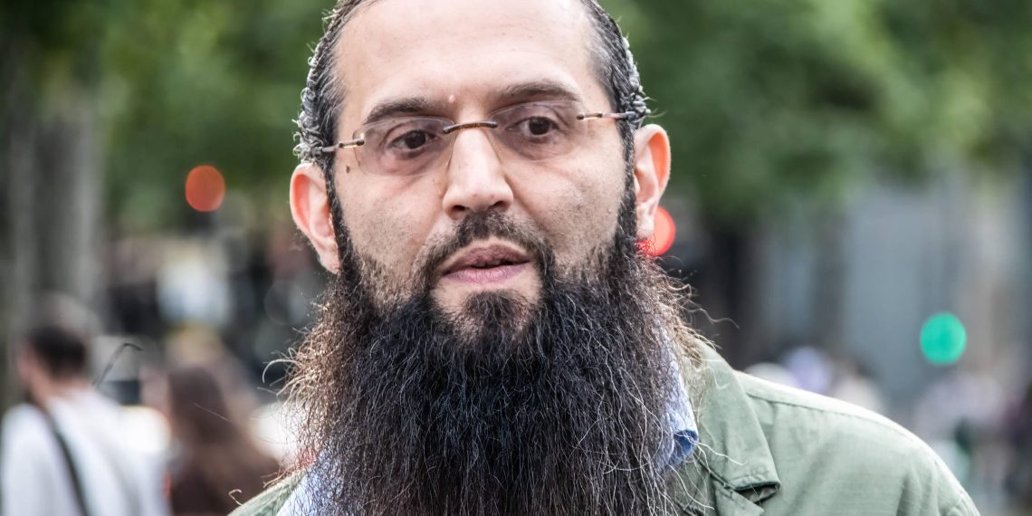 «Donnez-nous Paris 15e, on vous donnera Sarcelles» : le nouveau discours incendiaire d’Elias d’Imzalène