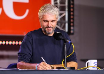 «La police, c’est Daech avec la sécurité de l’emploi» : un humoriste suscite l’indignation peu avant le 13-Novembre