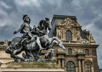 «Fragilité de certaines poutres» : le musée du Louvre contraint de fermer une galerie