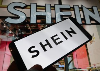 Machettes, poings américains… Shein suspecté de vendre des armes de catégorie A