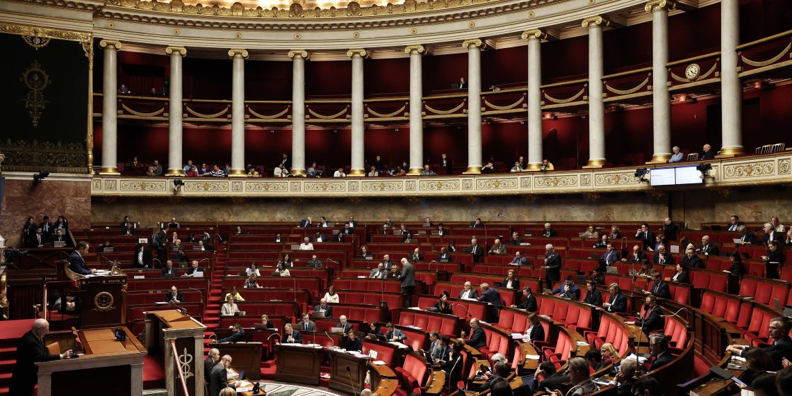 Coup de pouce inattendu : la Grèce aide la France à boucler son budget