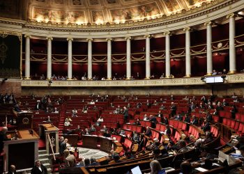 Coup de pouce inattendu : la Grèce aide la France à boucler son budget