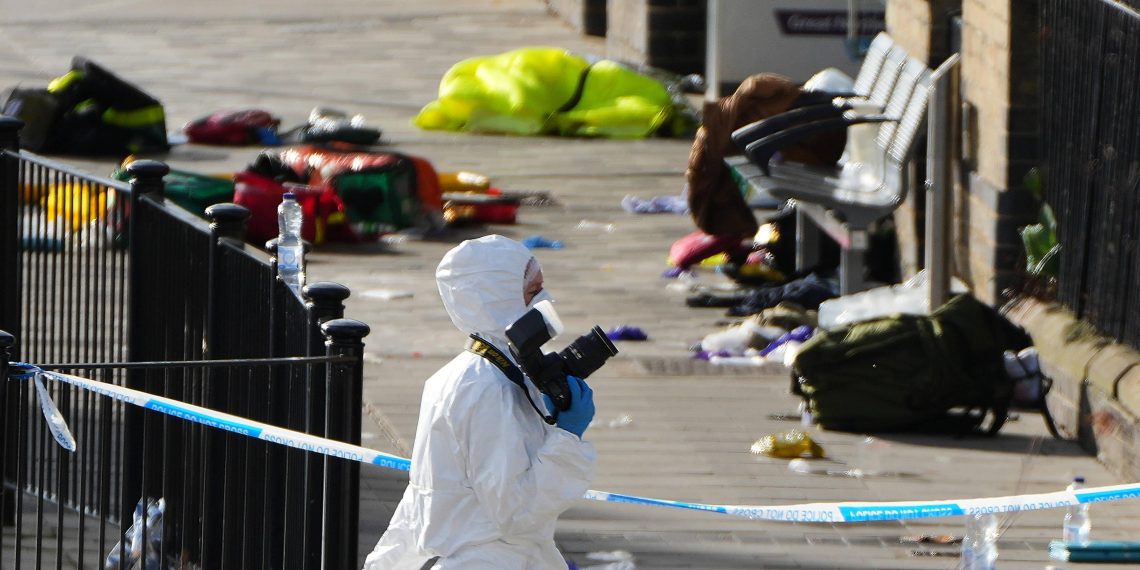Attaque au couteau dans un train en Angleterre : le suspect aurait poignardé un adolescent la veille du drame