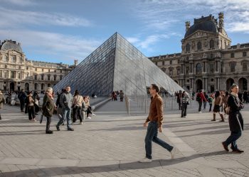 «Des opérations attractives au détriment de la sécurité» : la Cour des comptes étrille la gestion du Louvre