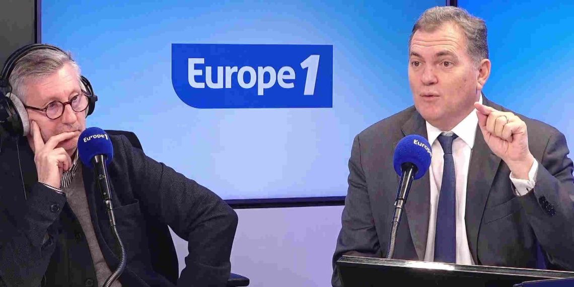 Sécurité dans les transports en commun : pistolets à impulsions électriques, mise à l’écart des «indésirables»… Les mesures souhaitées par le ministre Philippe Tabarot